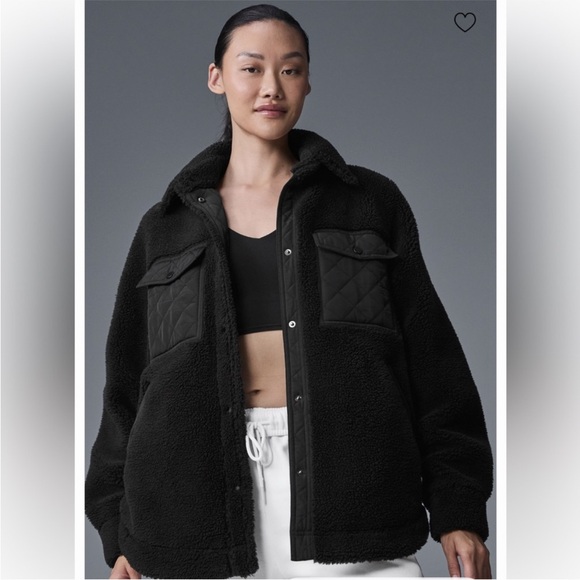 ALO Yoga Jackets & Blazers - ALO Yoga Black Quilted-Pocket Sherpa Jacket